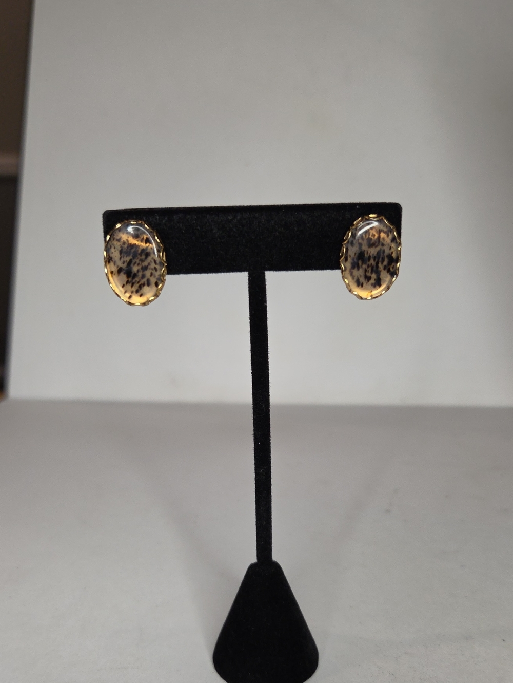 Gold-Trim Tortoiseshell Or Speckled Print Oval Cabochon Stud Earrings